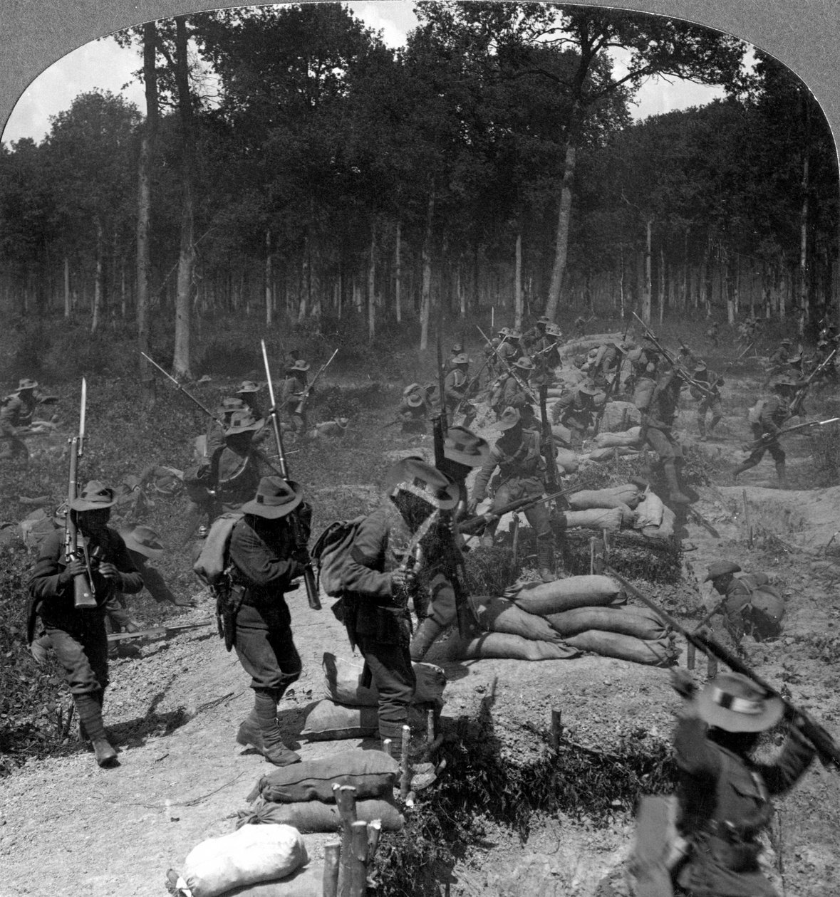 Första världskrigets slagfältsscen, 1914-1918. av Realistic Travels Publishers