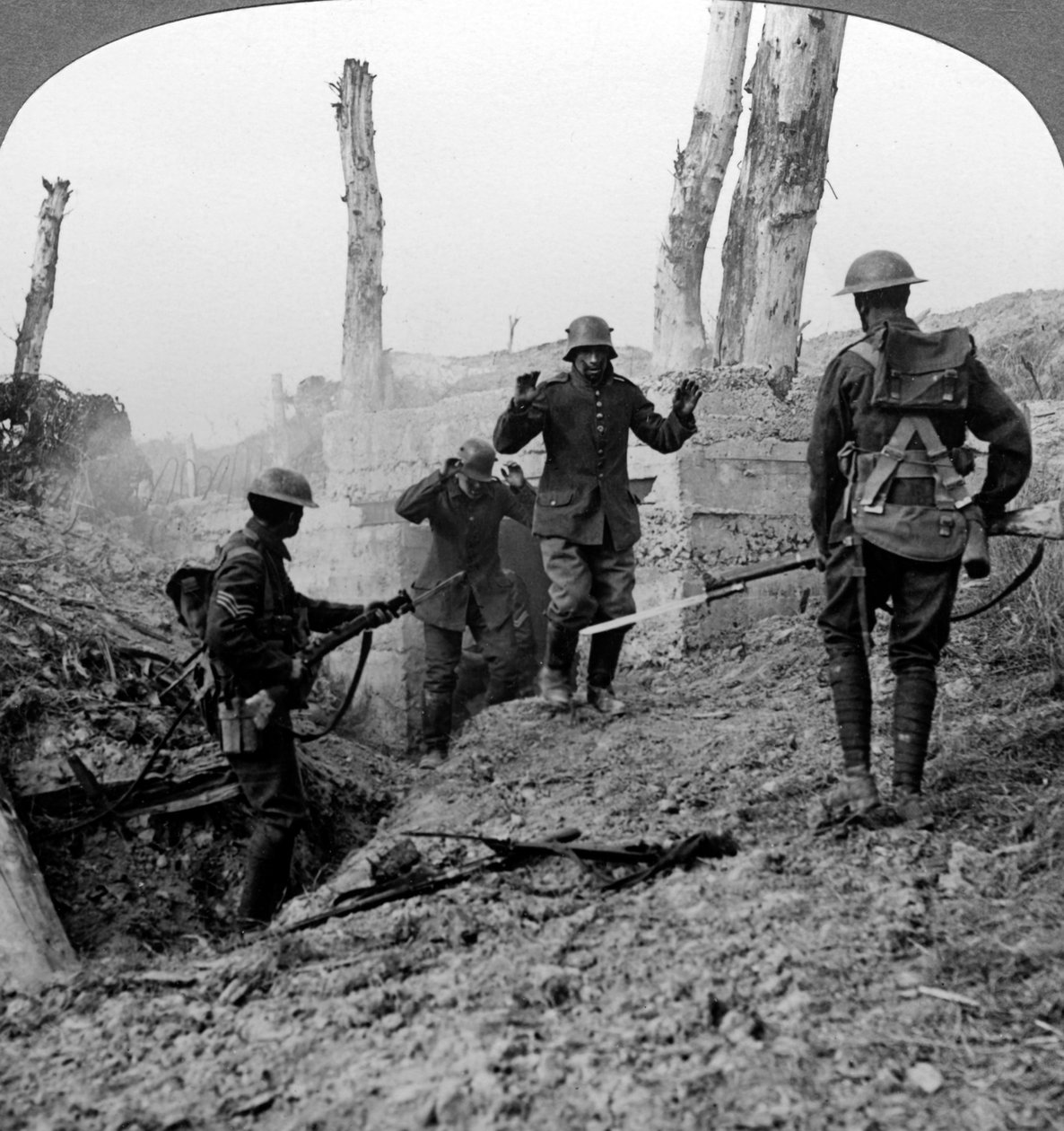 Tyska soldater kapitulerar, Bullecourt, Frankrike, första världskriget, 1914-1918. av Realistic Travels Publishers