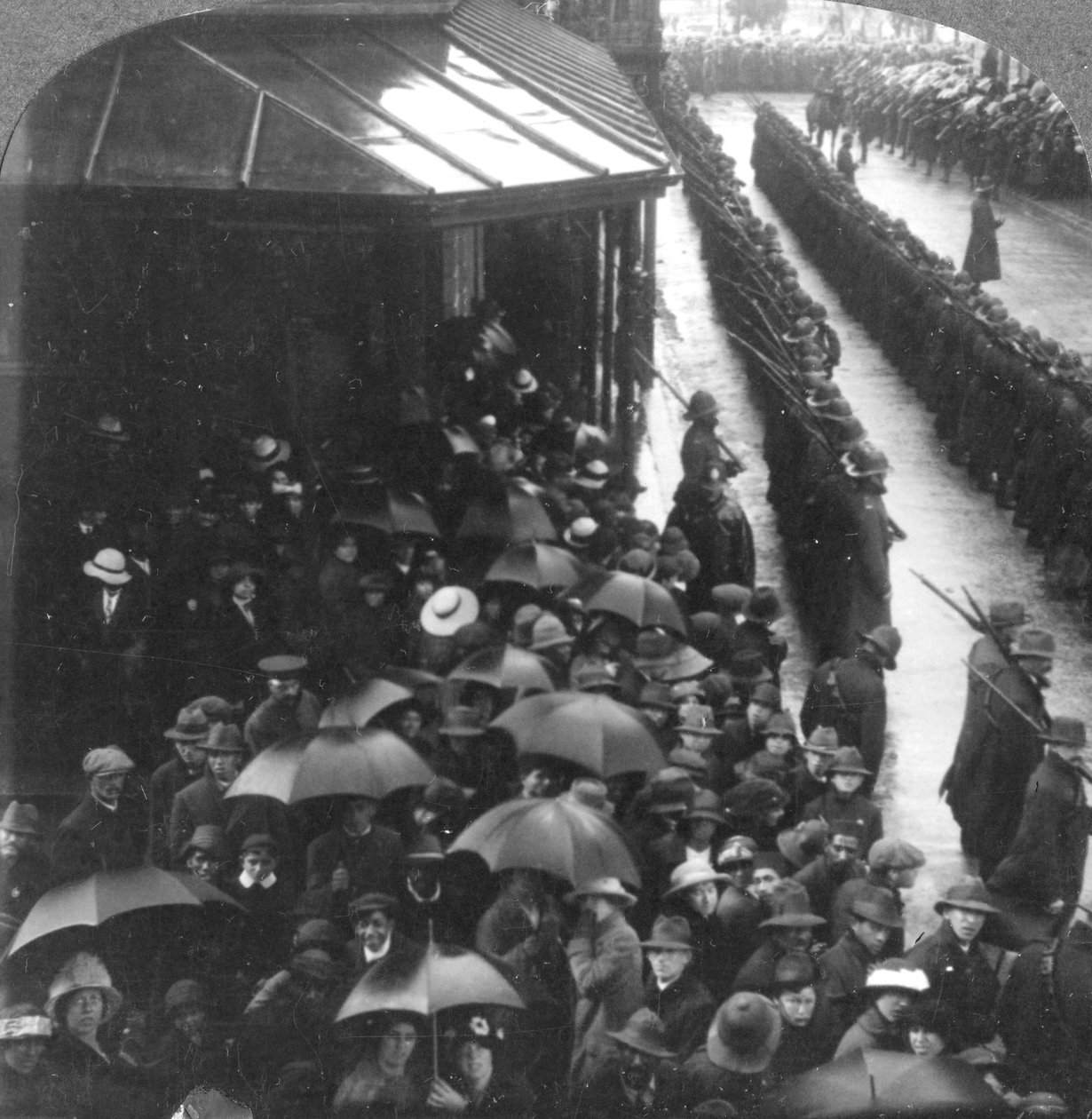 Hedersvakt vid stadshuset, Sydafrika, första världskriget, c1914-c1918 av Realistic Travels Publishers