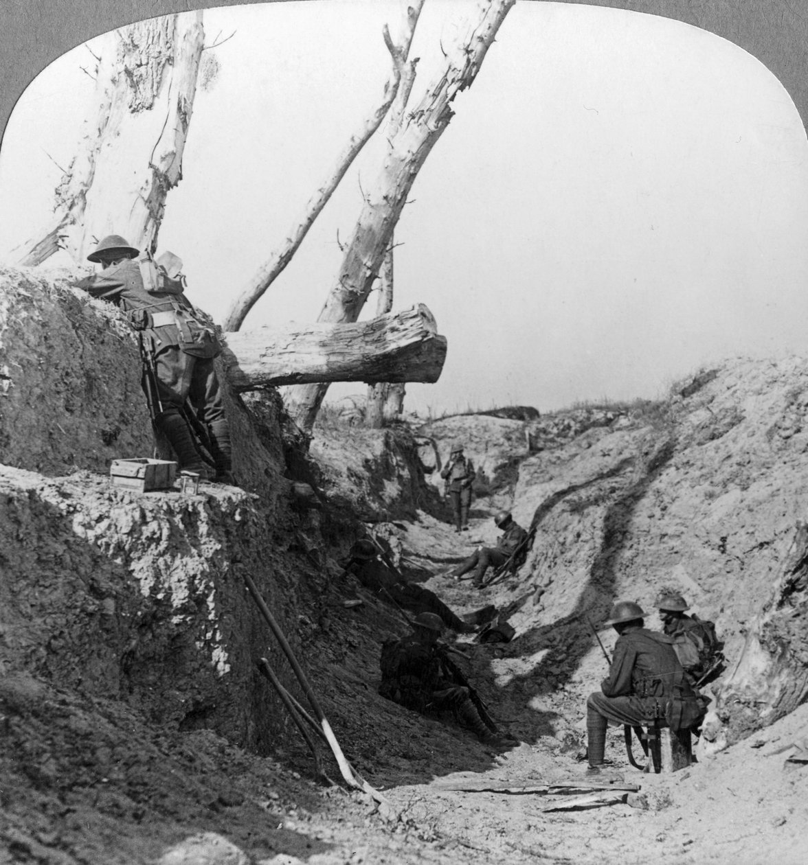 Håller linjen vid Dickebusch, Flandern, Belgien, första världskriget, 7 juni 1917 av Realistic Travels Publishers