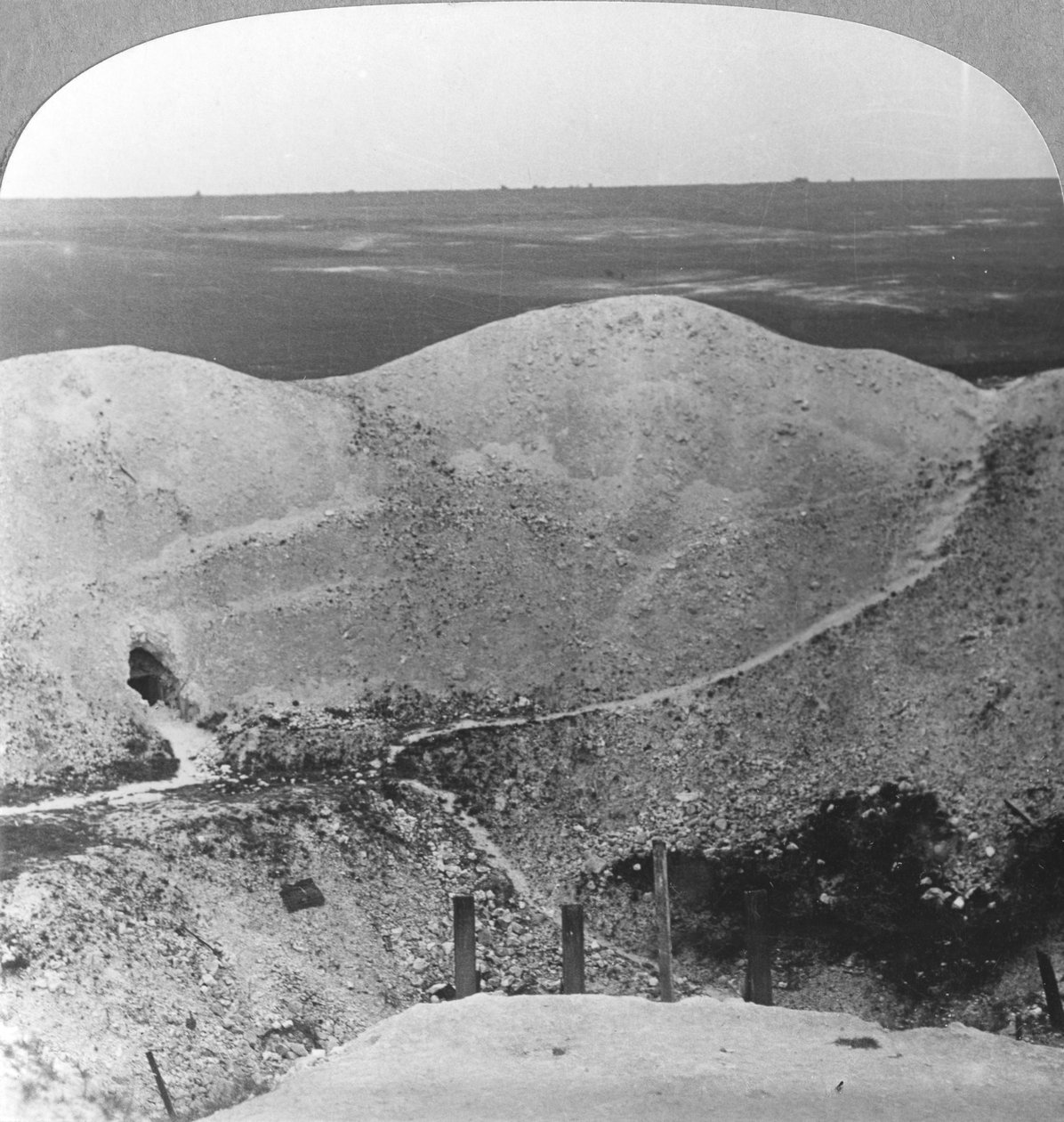 Gruvkrater vid La Boisselle, Somme, Frankrike, första världskriget, c1916-c1918 av Realistic Travels Publishers