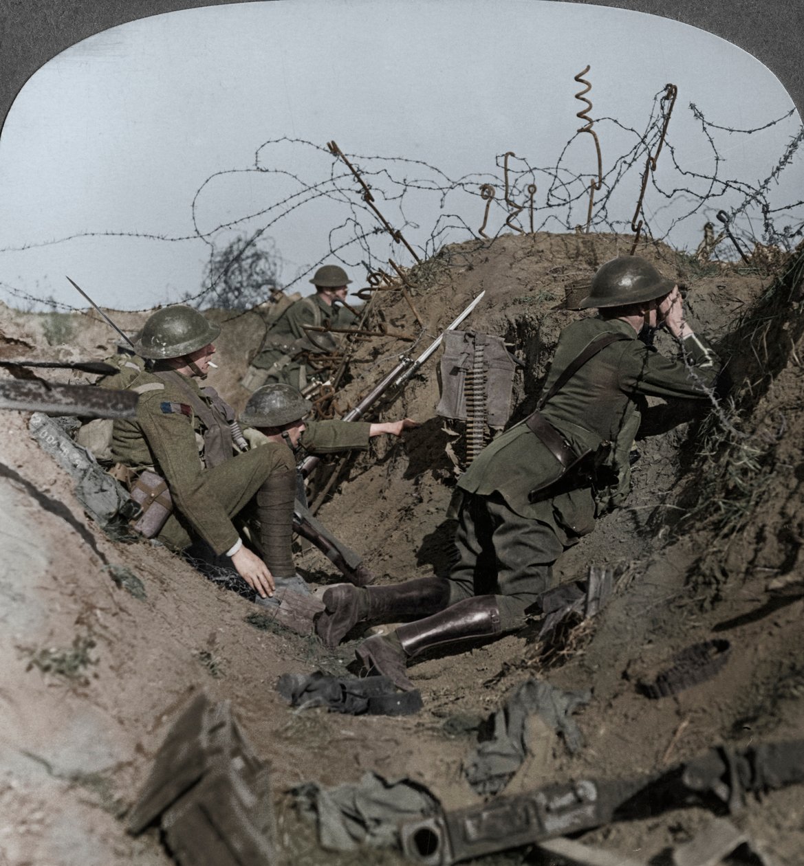 Observationsofficer och signalörer håller en skarp utkik, St Quentin, Frankrike, första världskriget, 1914-1918 av Realistic Travels Publishers