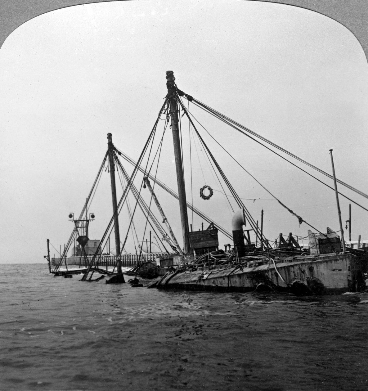Sjunket krigsskepp HMS Vindictive, Oostende, Belgien, första världskriget, 1918. av Realistic Travels Publishers