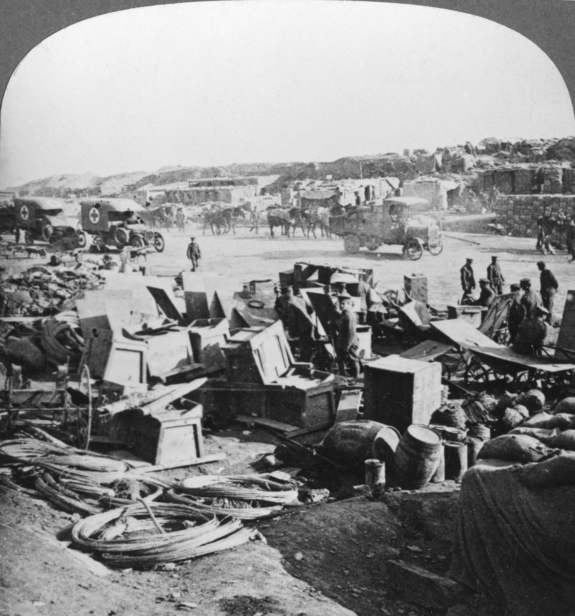 Förnödenheter landade vid Suvla Bay, Turkiet, Gallipoli landningar, första världskriget, 1915 av Realistic Travels Publishers