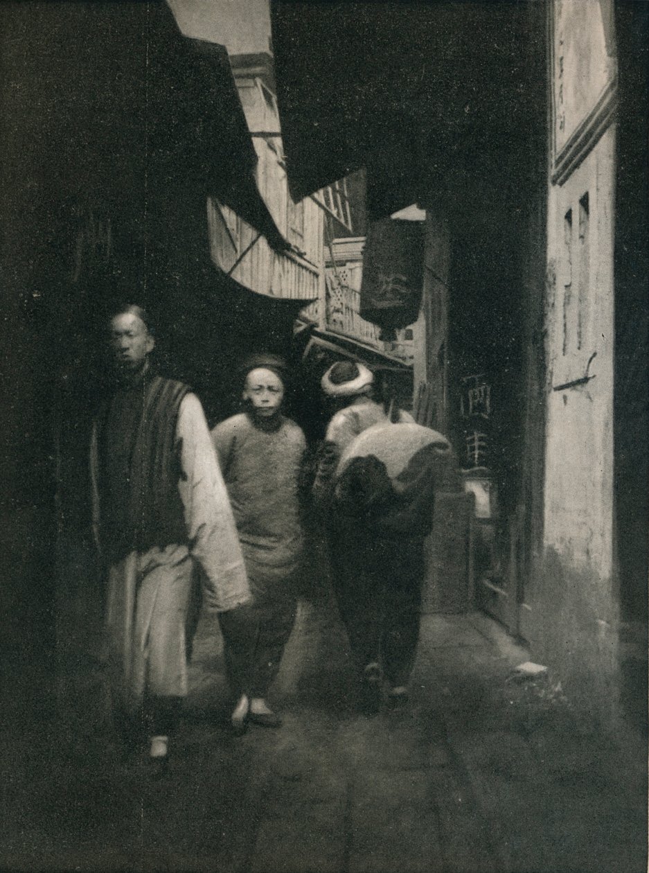 En gata i Kina, c1927, 1927 av Reginald Belfield