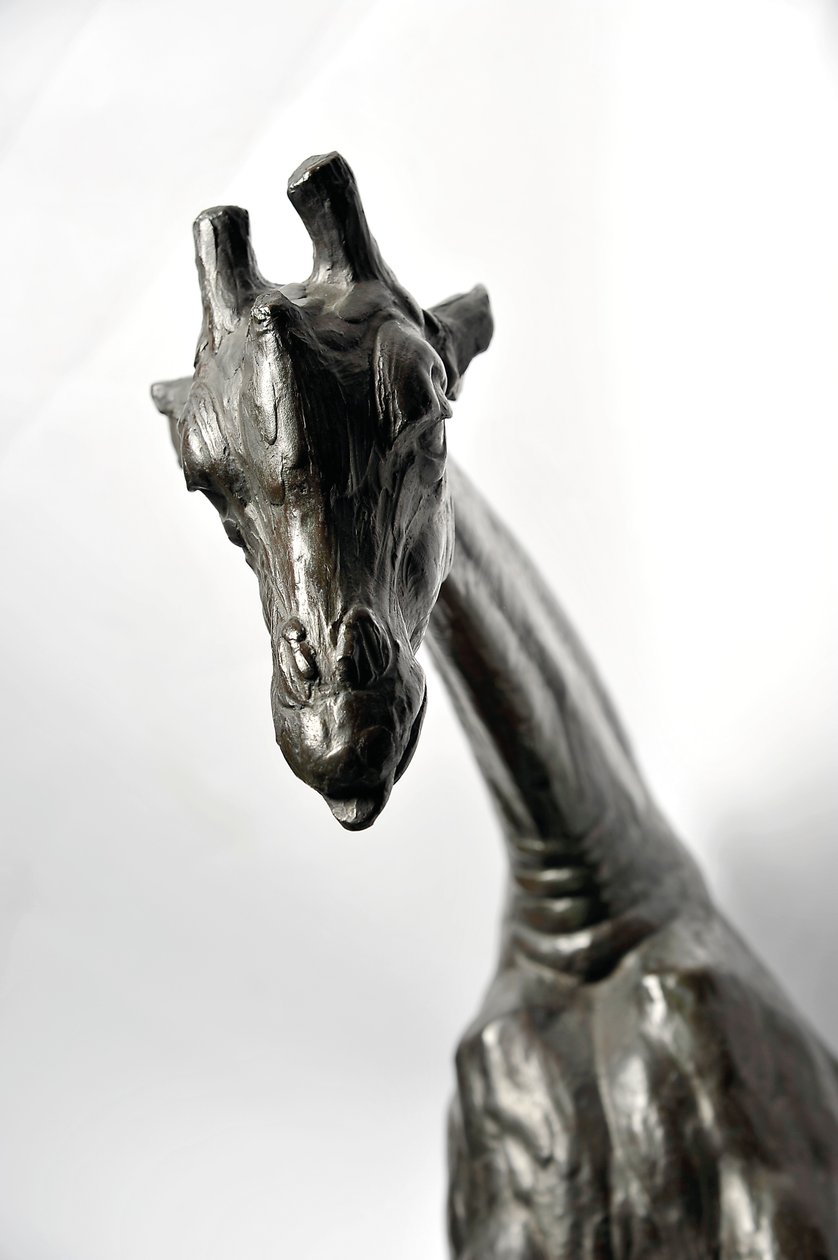 Stor giraff med sänkt huvud, modellerad 1909-10, gjuten före 1913 (brons) (se även 3084917-43) av Rembrandt Bugatti