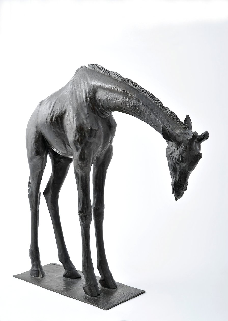 Stor giraff med sänkt huvud, modellerad 1909-10, gjuten före 1913 (brons) (se även 3084917-43) av Rembrandt Bugatti