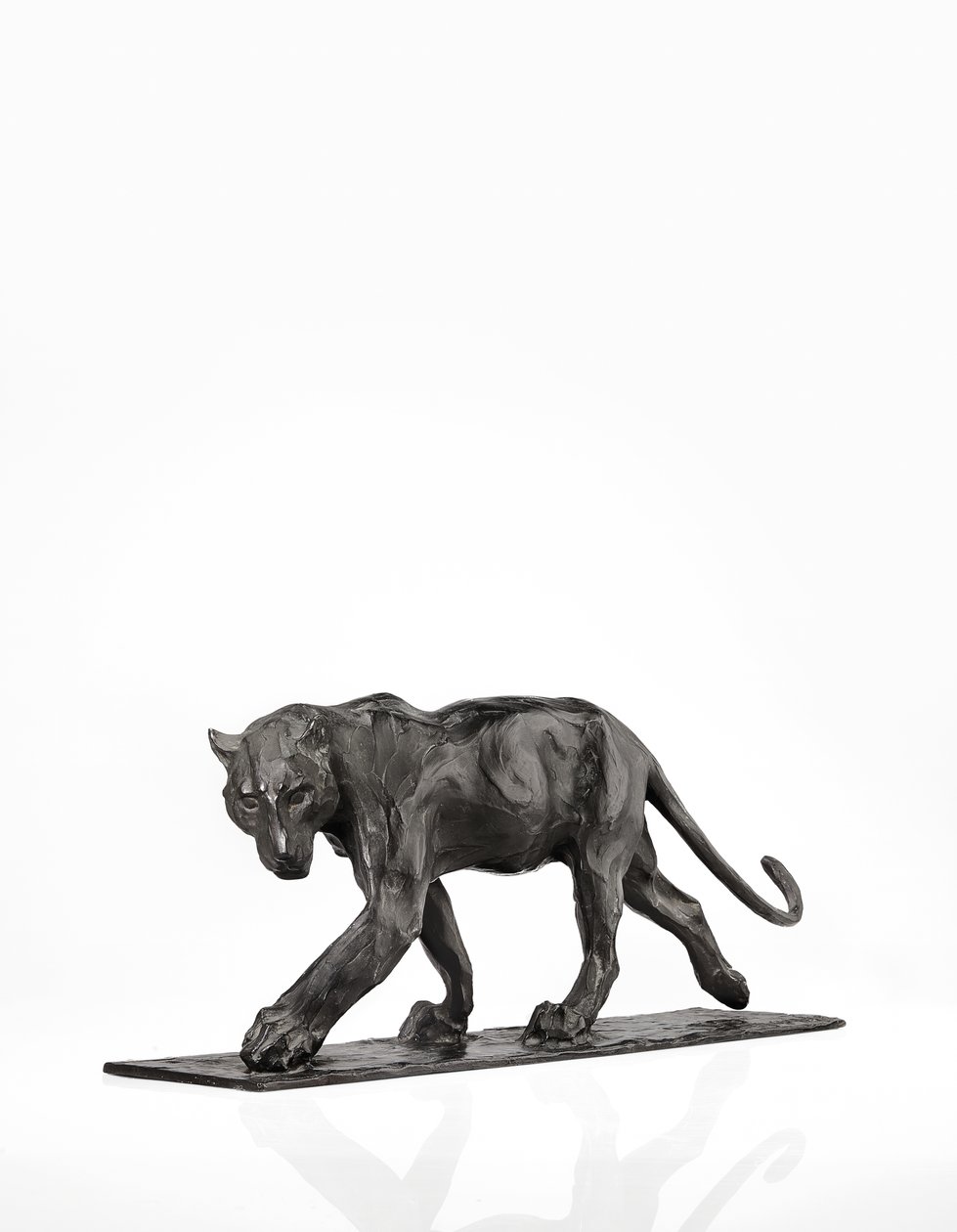 Panther walking, bakre ben höjt, ca 1904 (patinerad brons) av Rembrandt Bugatti