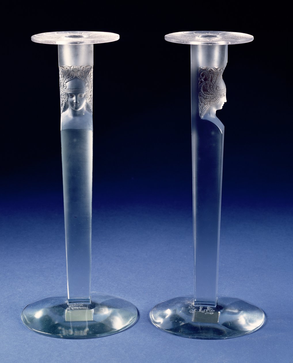 Cariatide, ett par ljusstakar (glas) av Rene Jules Lalique