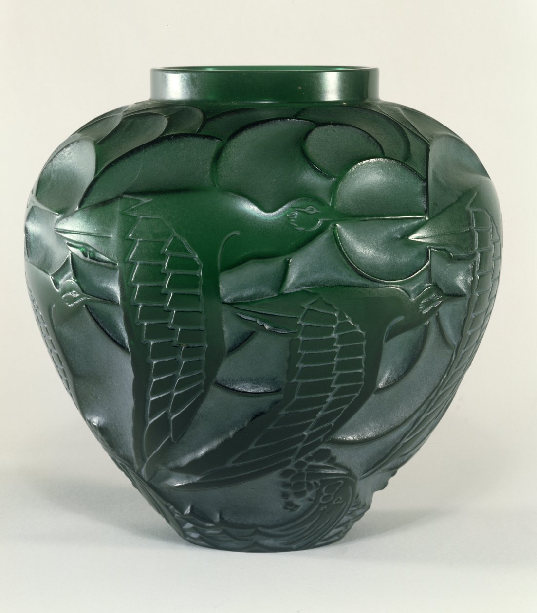 Curlew Vase, 1931 (grön och vit patina på grönt glas) av Rene Jules Lalique