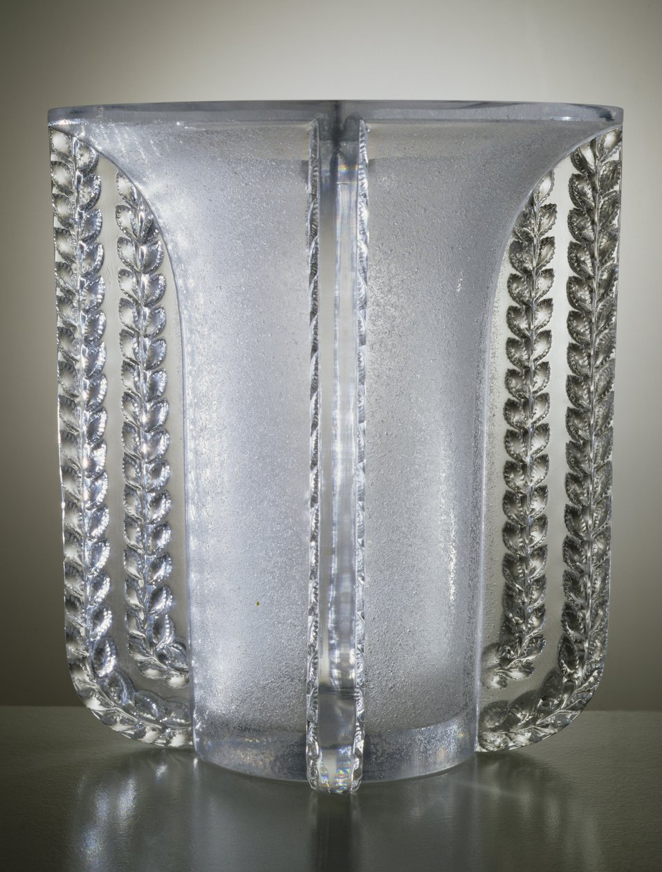 Vase Marignane, 1936 (pressgjutet glas) av Rene Jules Lalique