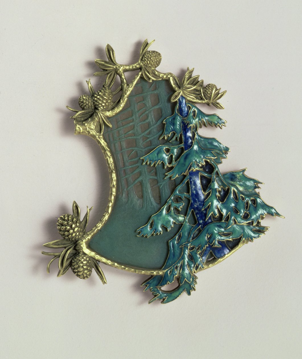 Vinterlandskapshänge, av Rene Jules Lalique (1860-1945), Paris, 1900-01 (guld, glas och champlevemalj) av Rene Jules Lalique