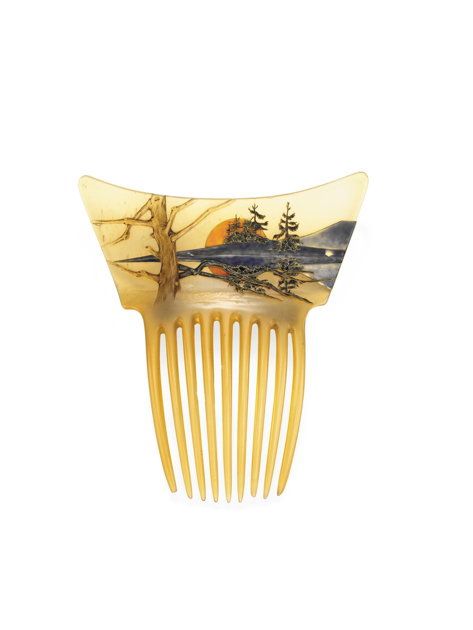 Art Nouveau hårkam, ca 1900 (horn och emalj) av Rene Jules Lalique