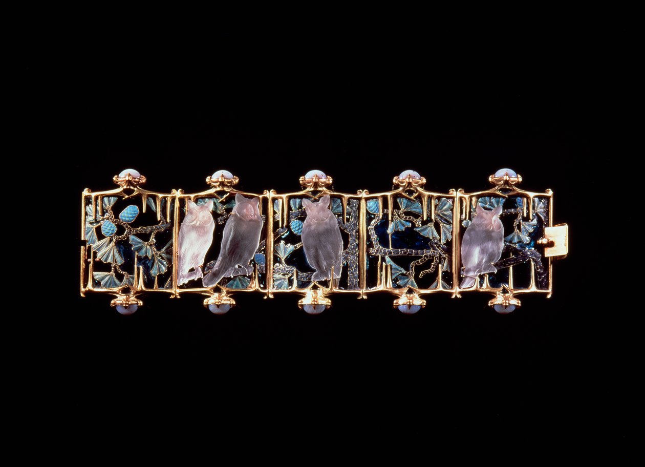Armband med guld, glas, emalj och kalcedon ugglor och blad av Rene Jules Lalique