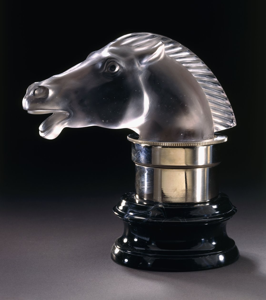 Epsom, ca 1928 (klart frostat glas) av Rene Jules Lalique