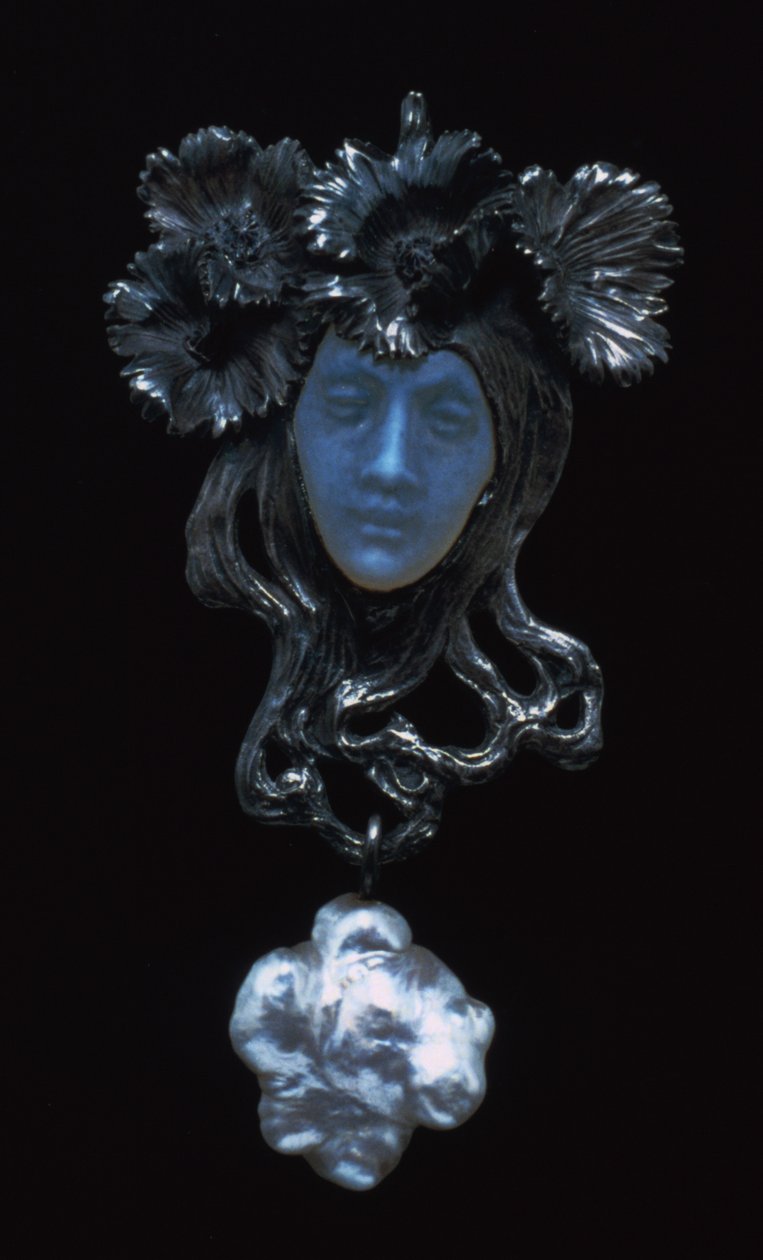 Ansiktshänge för kvinnor, c1898-1900 av Rene Jules Lalique