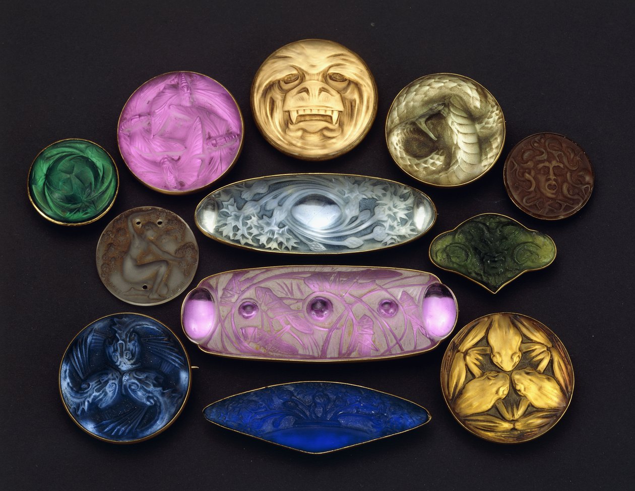Olika glasartiklar av Rene Jules Lalique