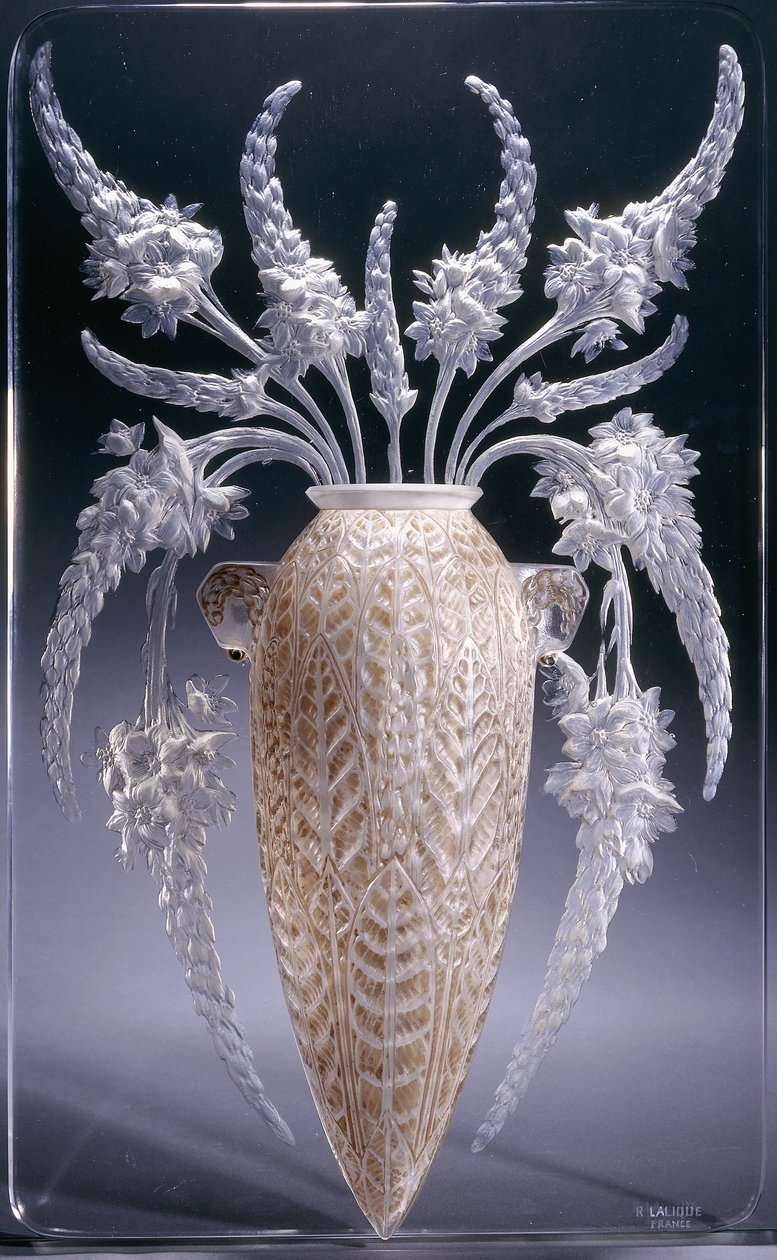 Vas Veronique; en av ett par gjutna glasapplikationer, av Rene Jules Lalique