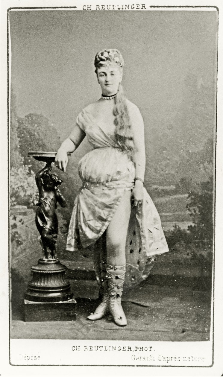 Méry Laurent på scenen, ca. 1888-89 swed av Reutlinger Studio