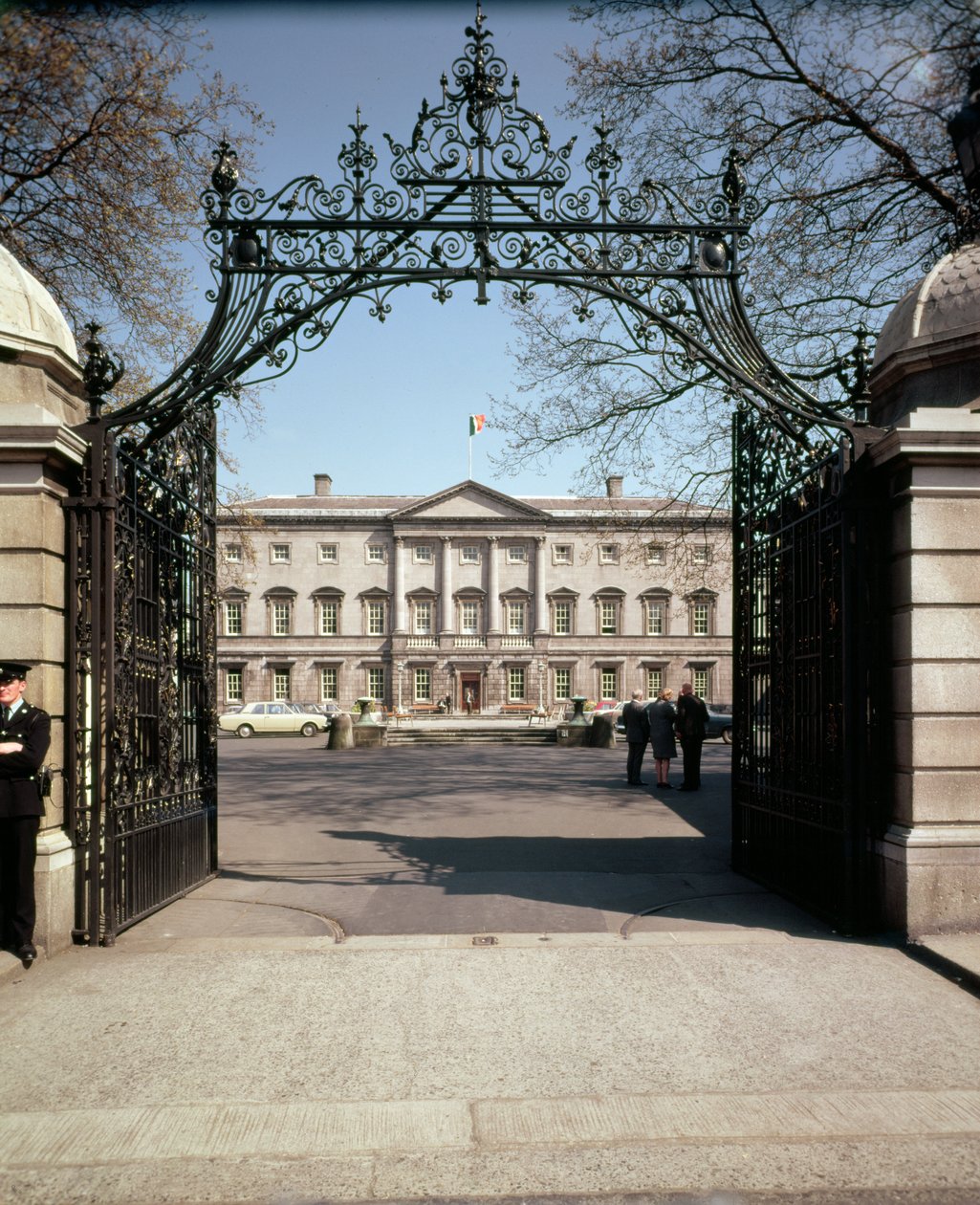 Exteriör vy från porten, byggd 1745-47 av Richard Castle