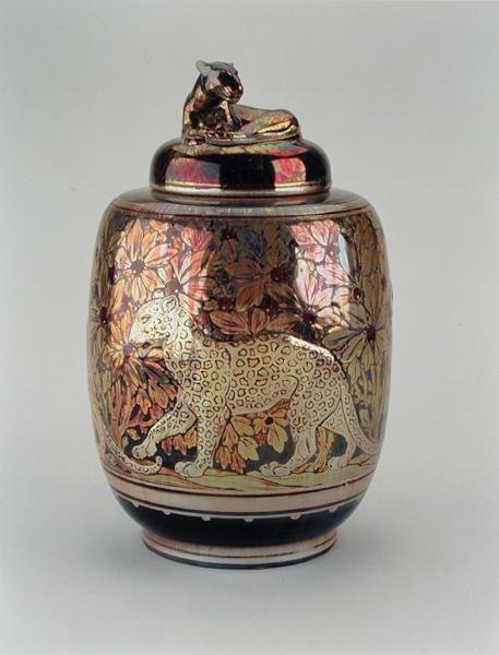Luster vas och lock, Pilkington Royal Lancastrian av Richard Joyce