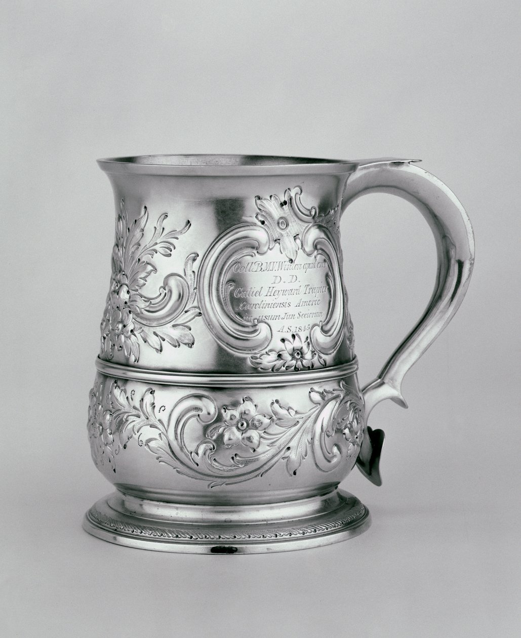 Hanterad mugg, 1740-41, jagad och graverad c.1845 (silver) av Richard and Cooke, Thomas Gurney