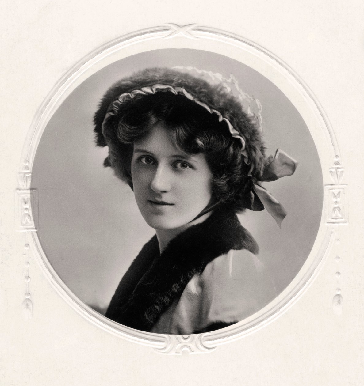 Nina Sevening, brittisk skådespelerska, tidigt 1900-tal. av Rita Martin