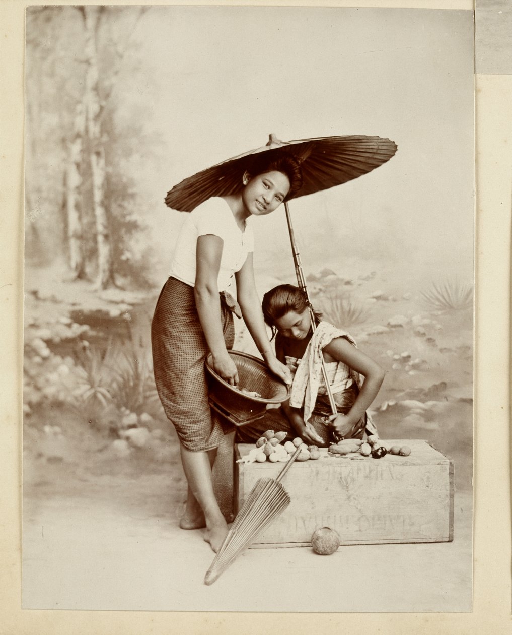 Flicka som håller ett parasoll, 1890 av Robert Lenz