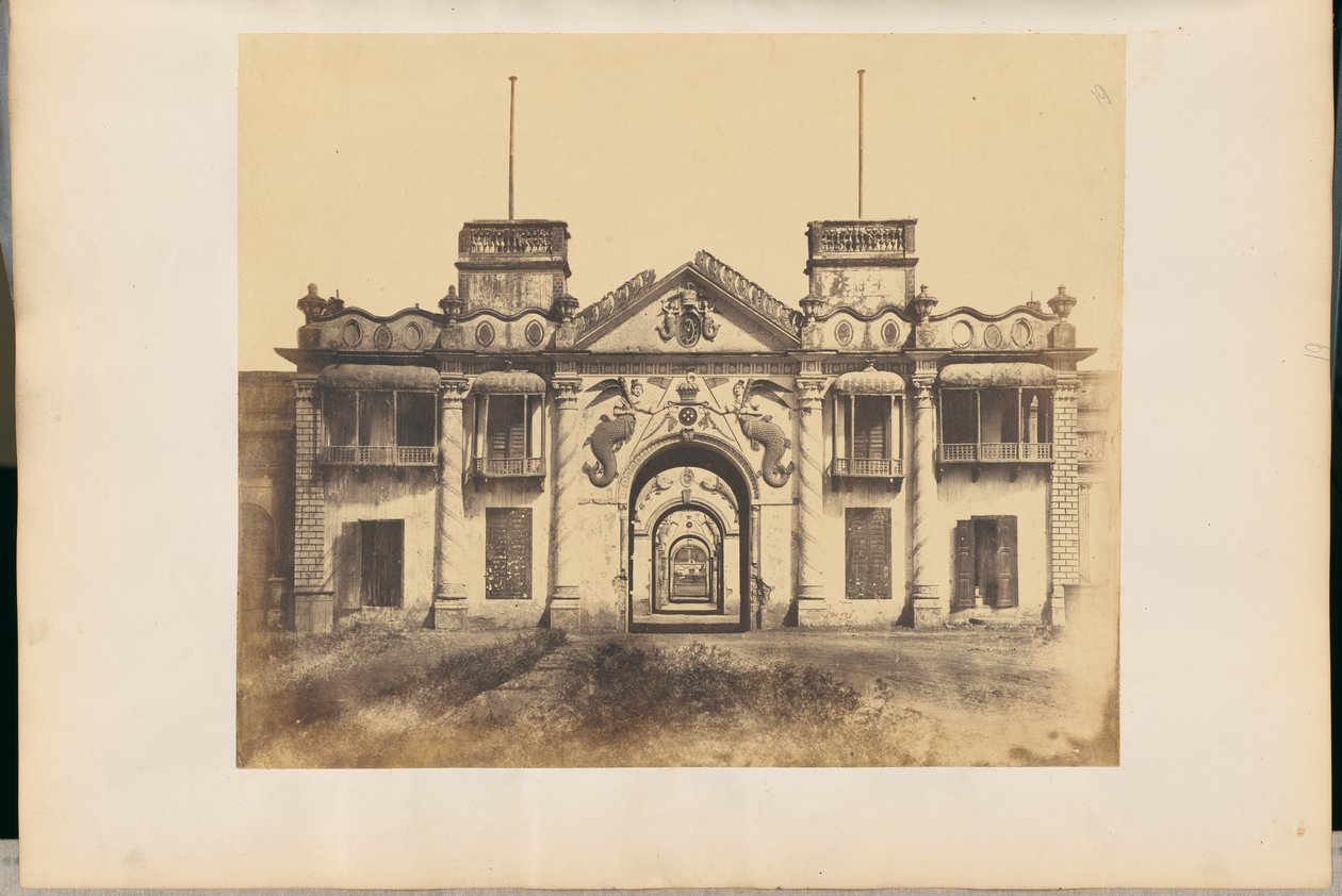 [Sjöjungfruporten, Kaiserbagh-palatset] av Robert C. Tytler