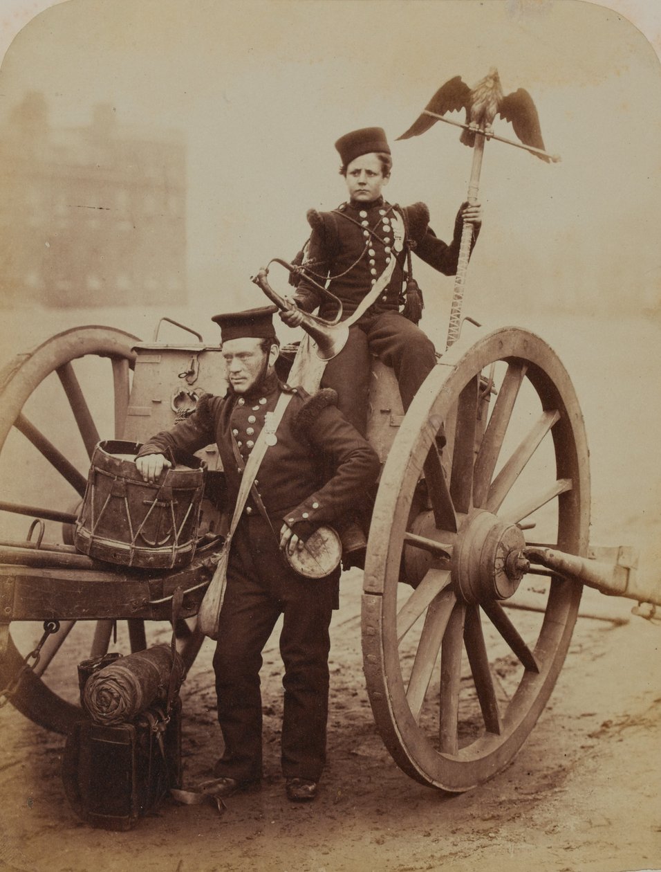 Trumpeters Gritten och Lang, Royal Artillery, 1856 (sepiafoto) av Robert Howlett