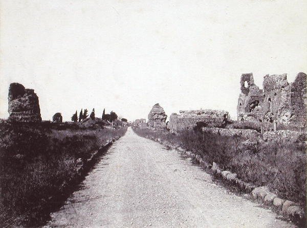 Utsikt över Via Appia Antica (s/v foto) av Robert MacPherson