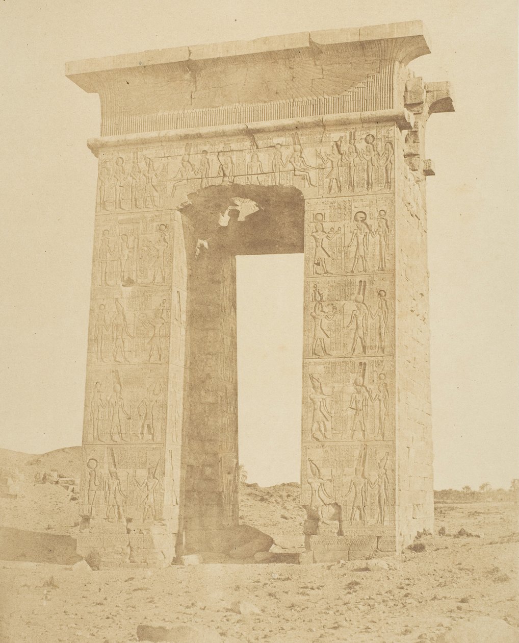 Porten till Ptolemaios Philomeder, B.C. 180, Karnac, ca. 1856. av Robert Murray.
