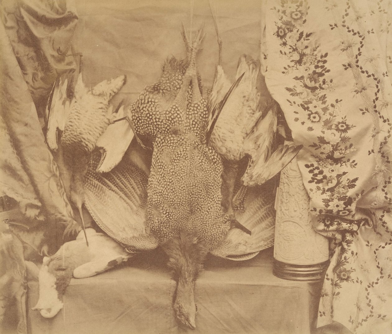 Stilleben och broderi, 1856. av Robert Wilfred Skeffington Lutwidge