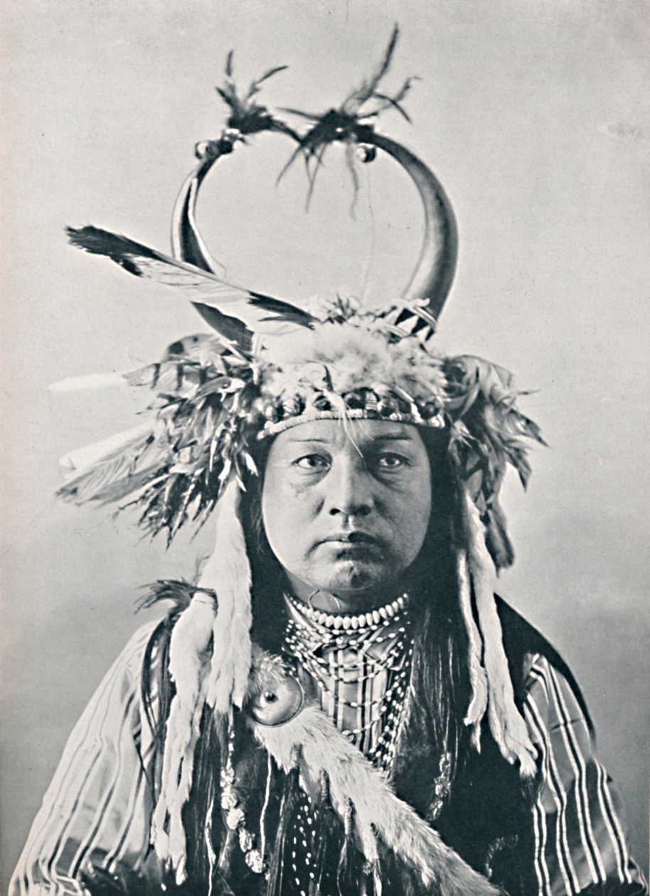 En indian med buffelhorns huvudbonad, 1912 av Robert Wilson Shufeldt