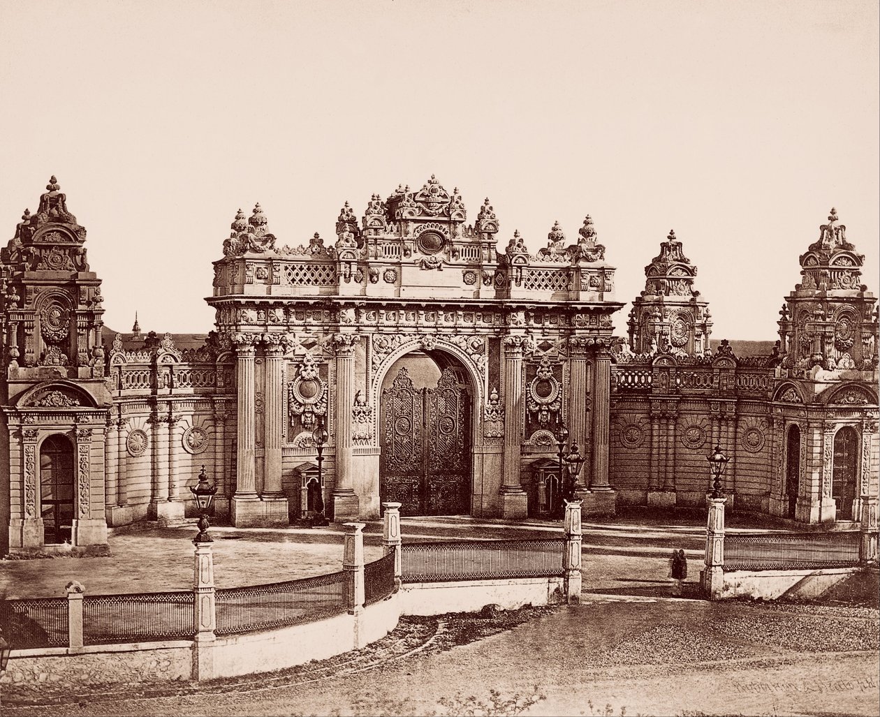 Dolmabahçe Palace Imperial Gate av Robertson and Beato