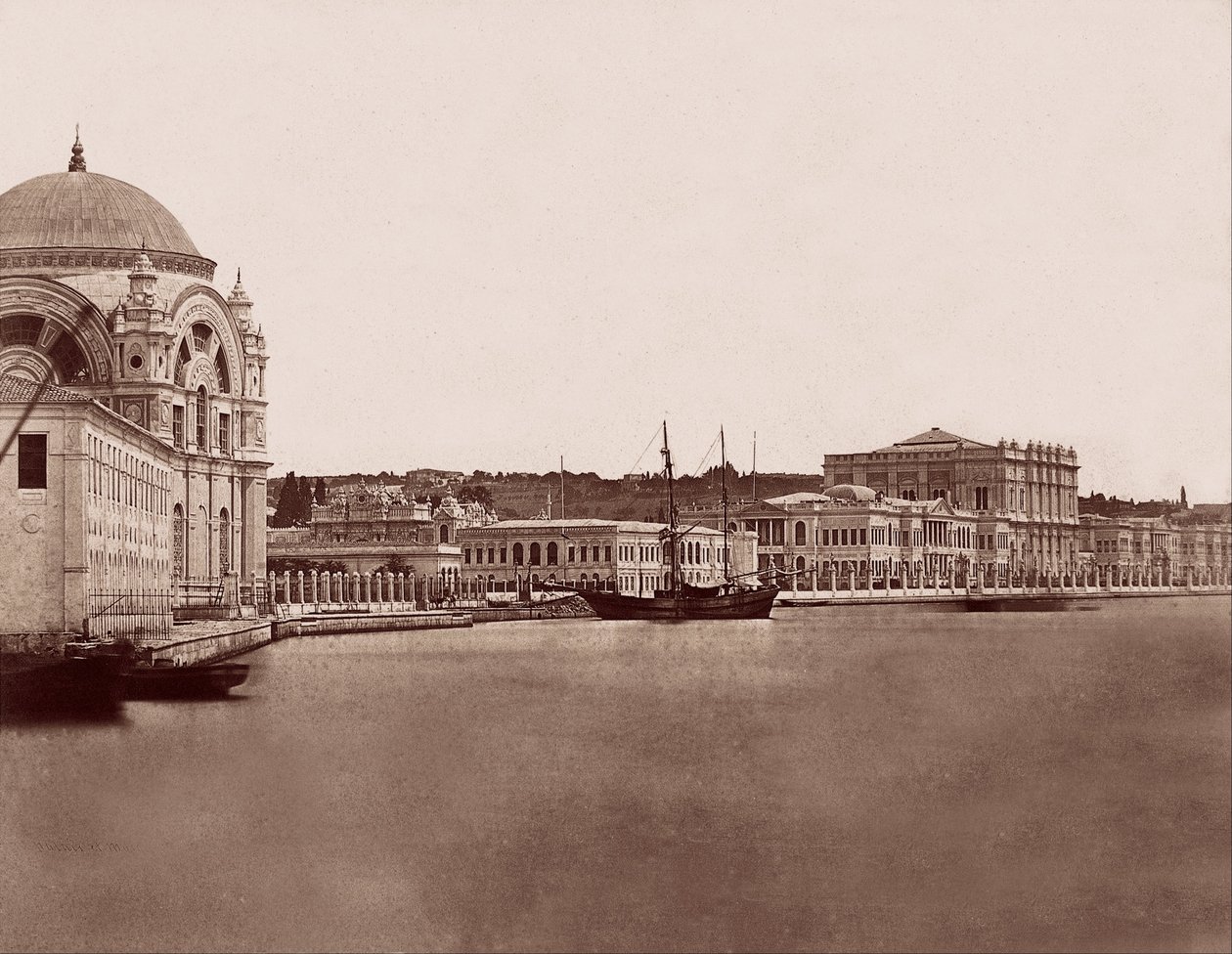 Dolmabahçe-palatset och moskén av Robertson and Beato