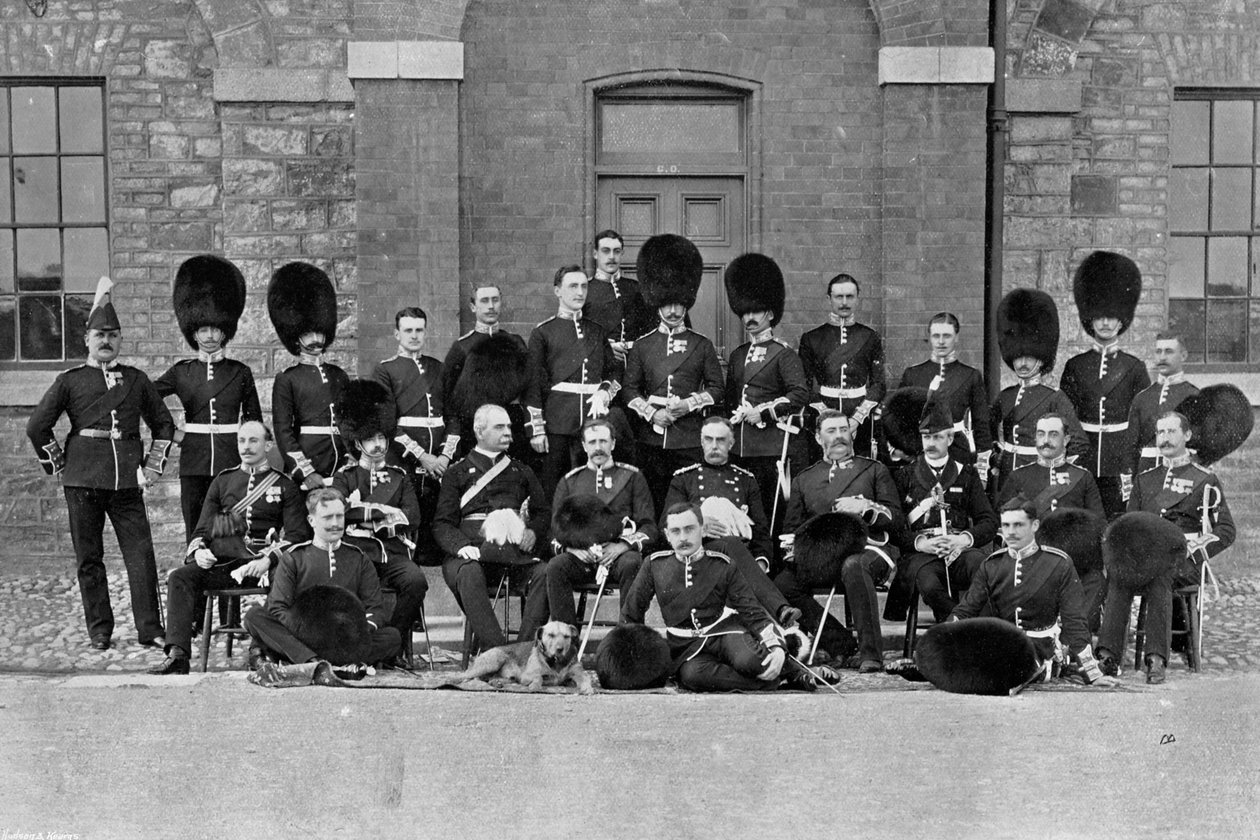 En inspektionsgrupp av officerare från det första skotska gardet, 1896 av Robinson and Sons
