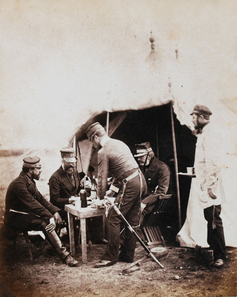 Brigadier Robert Garrett och officerare från 4:e divisionen, från ett album med 52 fotografier med anknytning till Krimkriget. av Roger Fenton