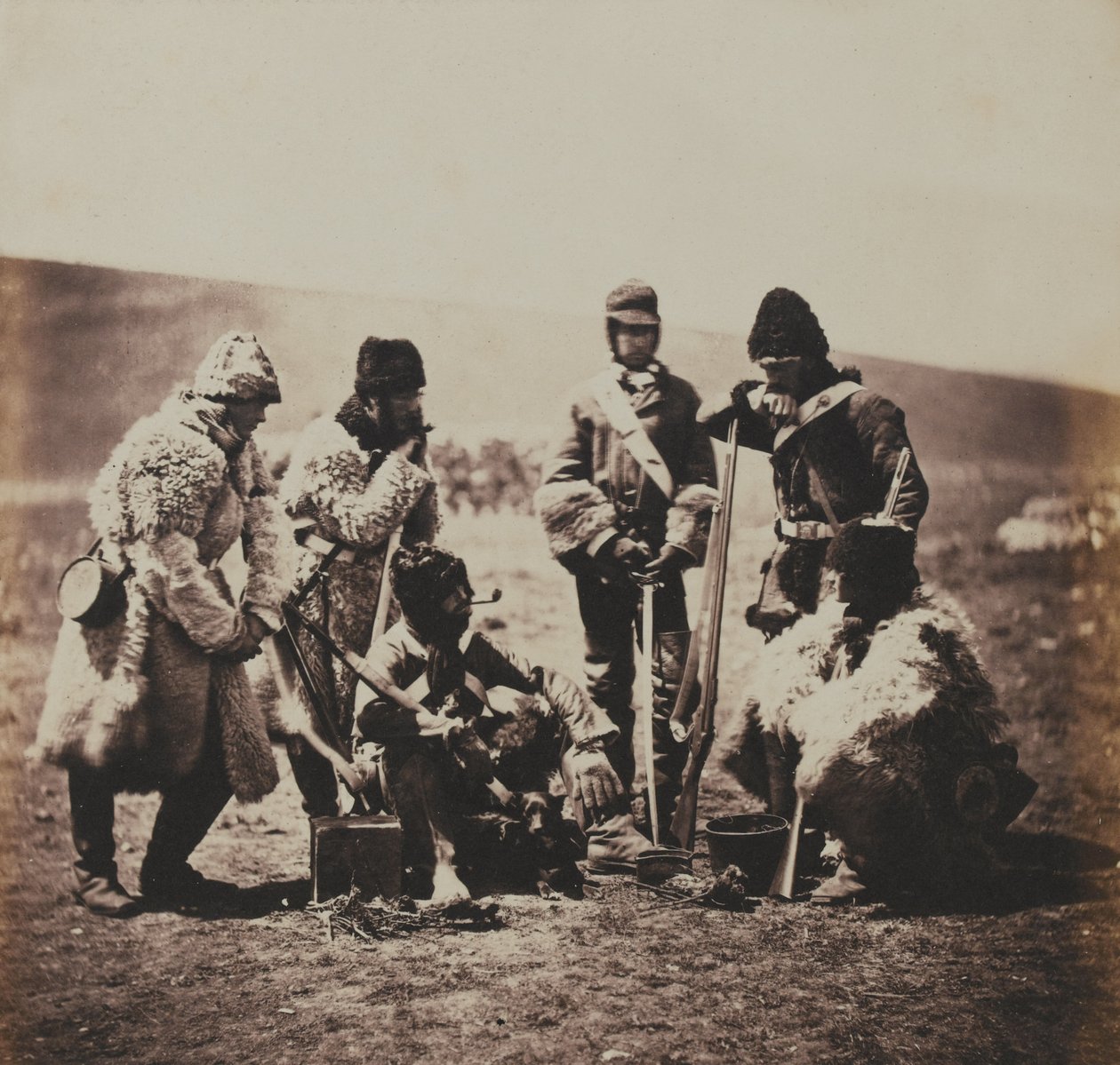 Kapten Pechell and Men of the 77th (East Middlesex) Regiment of Foot in Winter Dress, från ett album med 52 fotografier associerade med Krimkriget av Roger Fenton