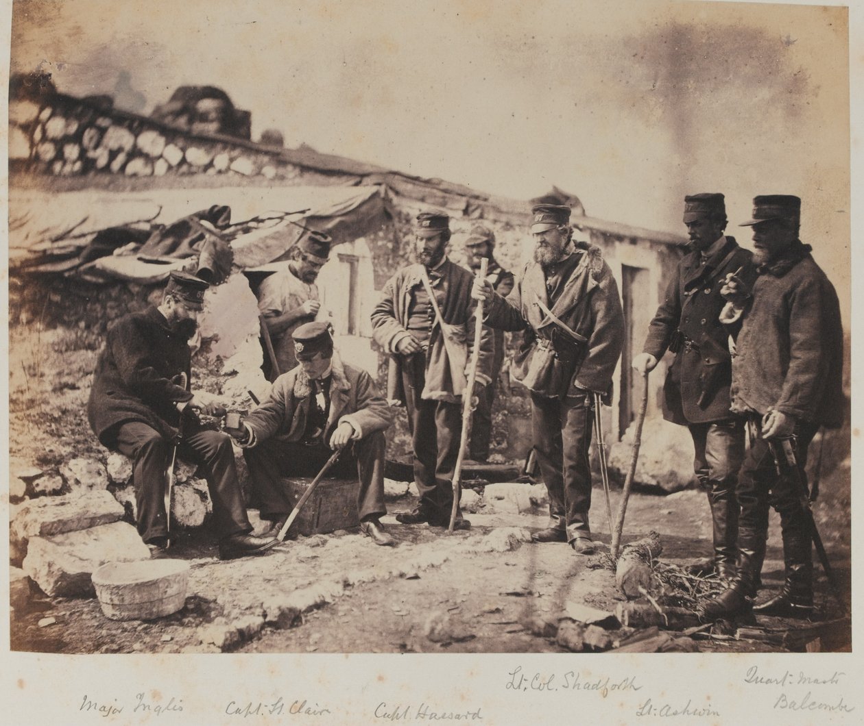 Överstelöjtnant Thomas Shadforth och officerare från 57th (West Middlesex) Regiment of Foot, från ett album med 52 fotografier associerade med Krimkriget, 1855 av Roger Fenton