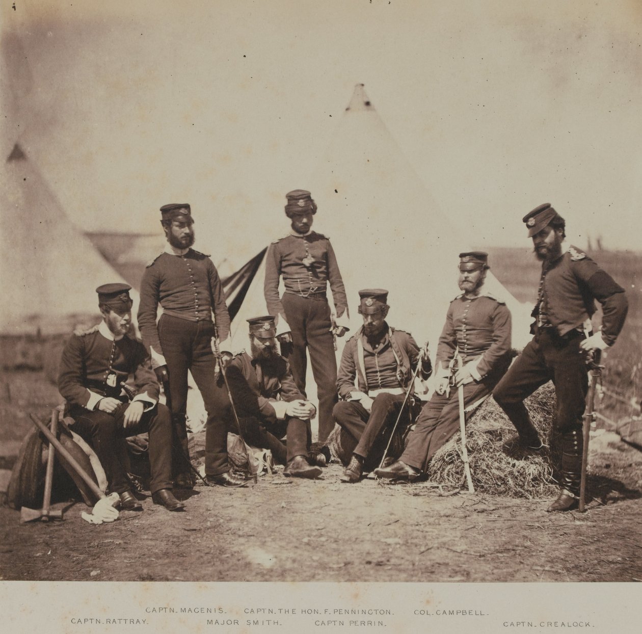 Officers of the 90th (Perthshire Volunteers) (Light Infantry) Regiment of Foot, från ett album med 52 fotografier associerade med Krimkriget, 1855 av Roger Fenton