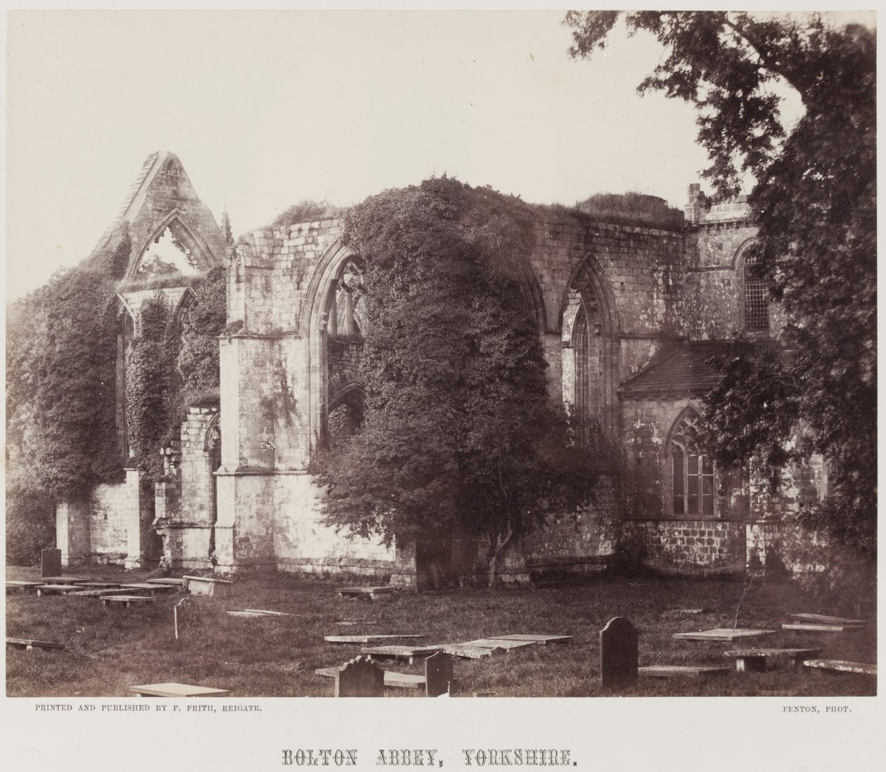 Bolton Abbey, Yorkshire, ca 1857 (albumintryck) av Roger Fenton