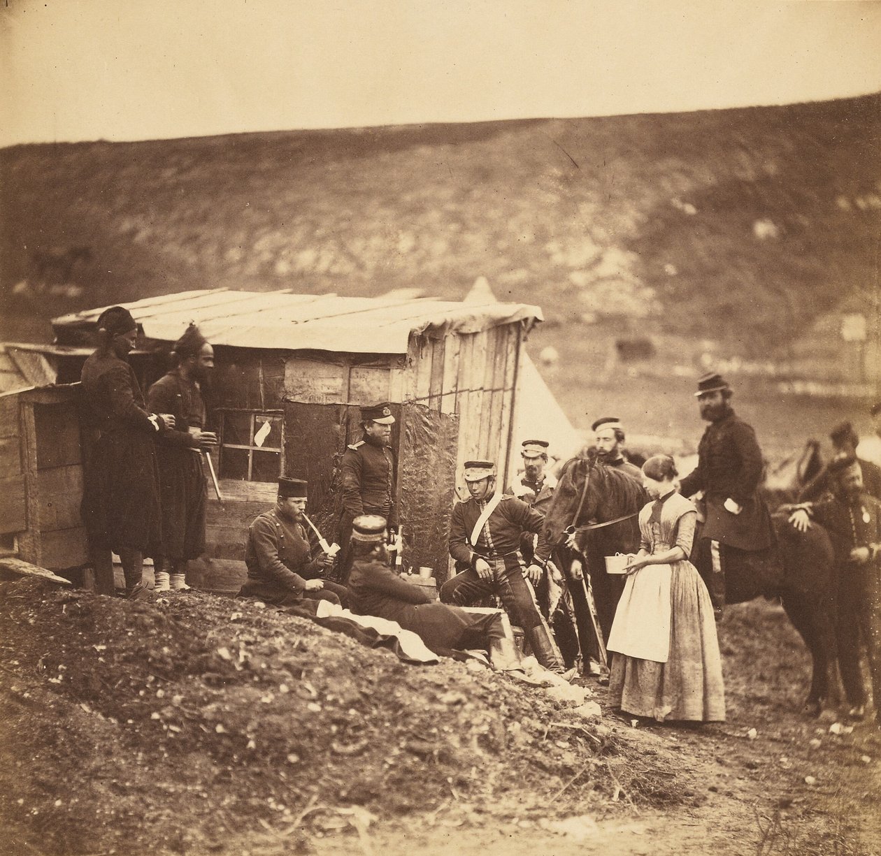 Läger för 4:e gardesdragonregementet, muntert sällskap, fransmän och engelsmän av Roger Fenton