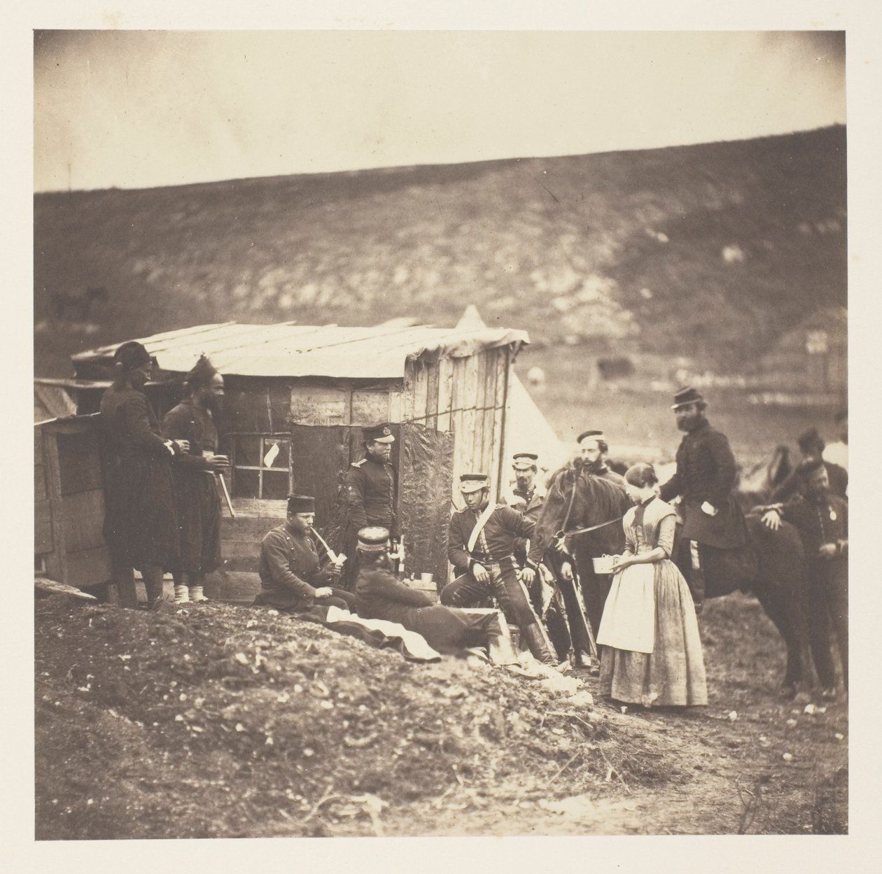 Läger för 4th Dragoon Guards, gemytlig fest, fransmän och engelsmän av Roger Fenton