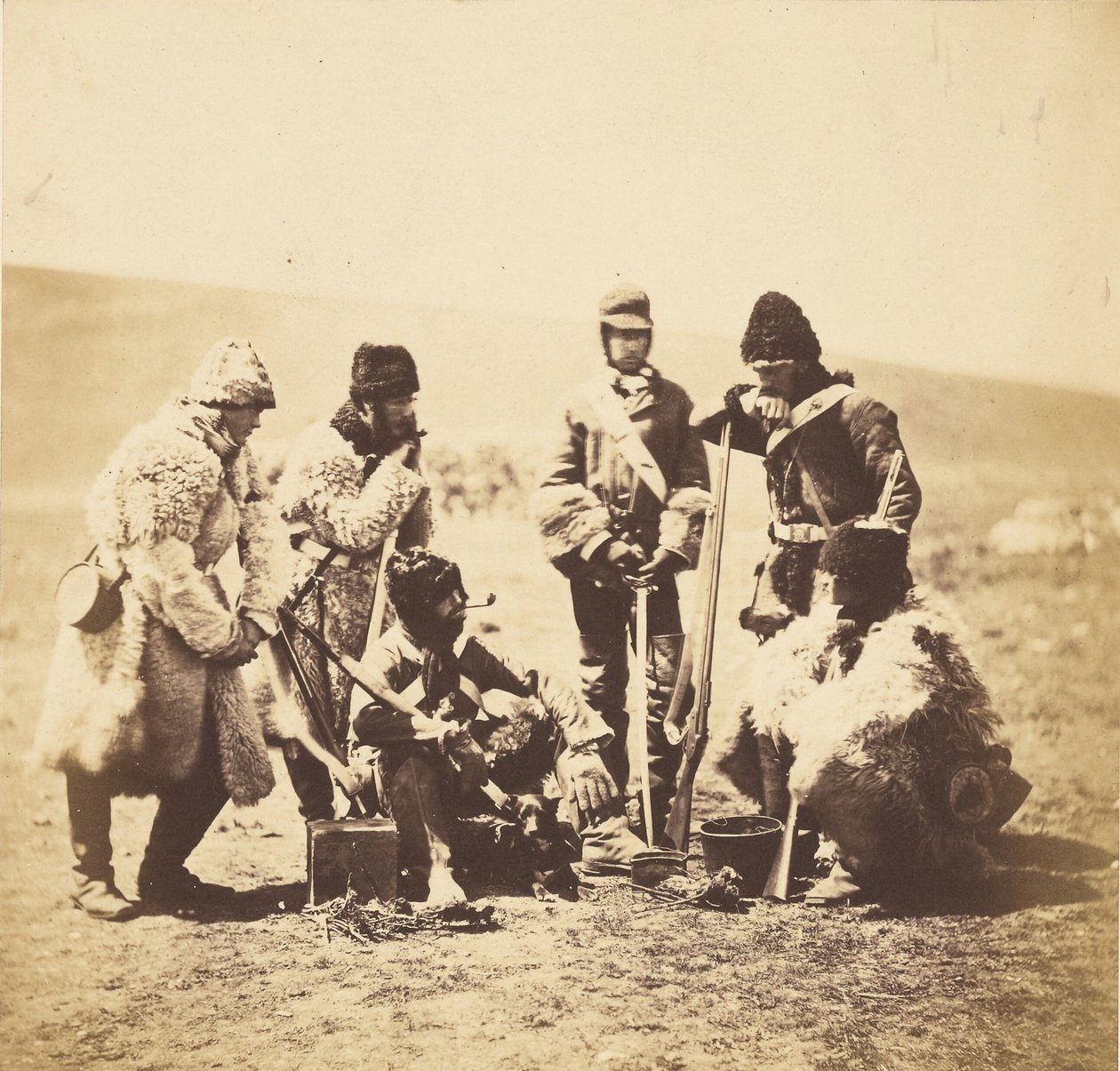 Kapten Pechell och män från 77:e regementet - vinterdräkt. av Roger Fenton