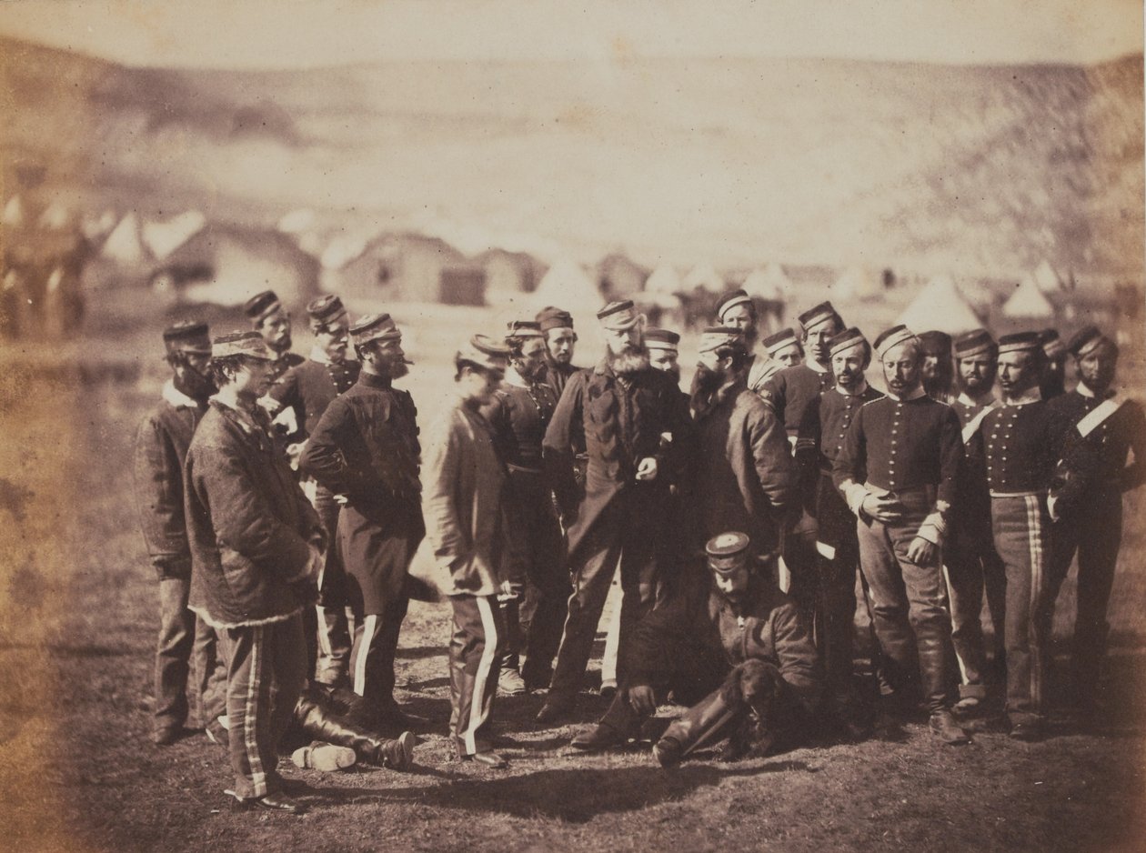 Överste Doherty, officerare och män från 13th Regiment of Light Dragoons, från ett album med 52 fotografier associerade med Krimkriget, 1855 av Roger Fenton