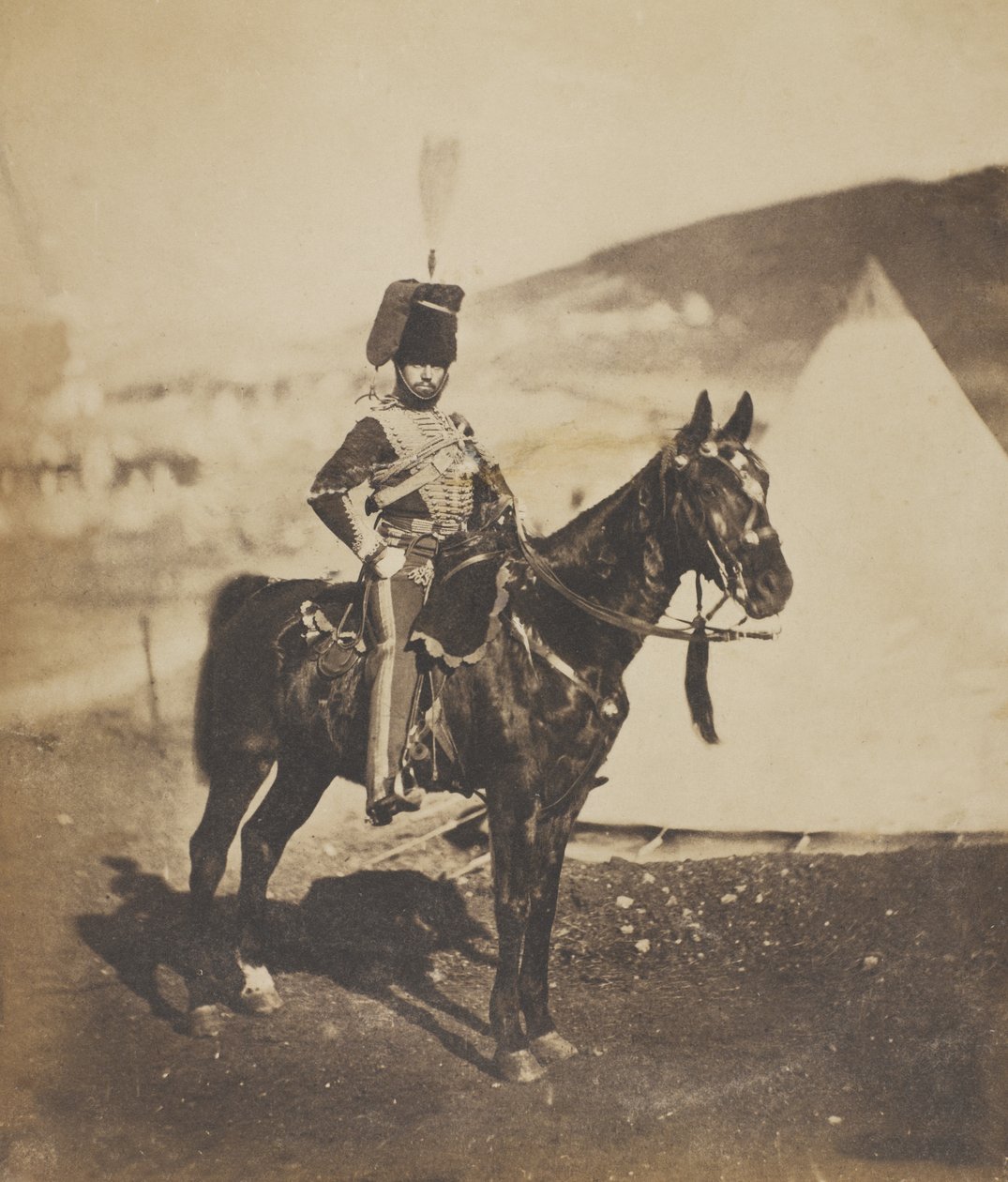 Kornett Henry John Wilkin, 11:e (eller prins Alberts egna) husarer, 1855 av Roger Fenton