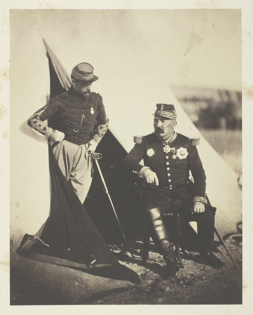 General Bosquet och kapten Dampière av Roger Fenton