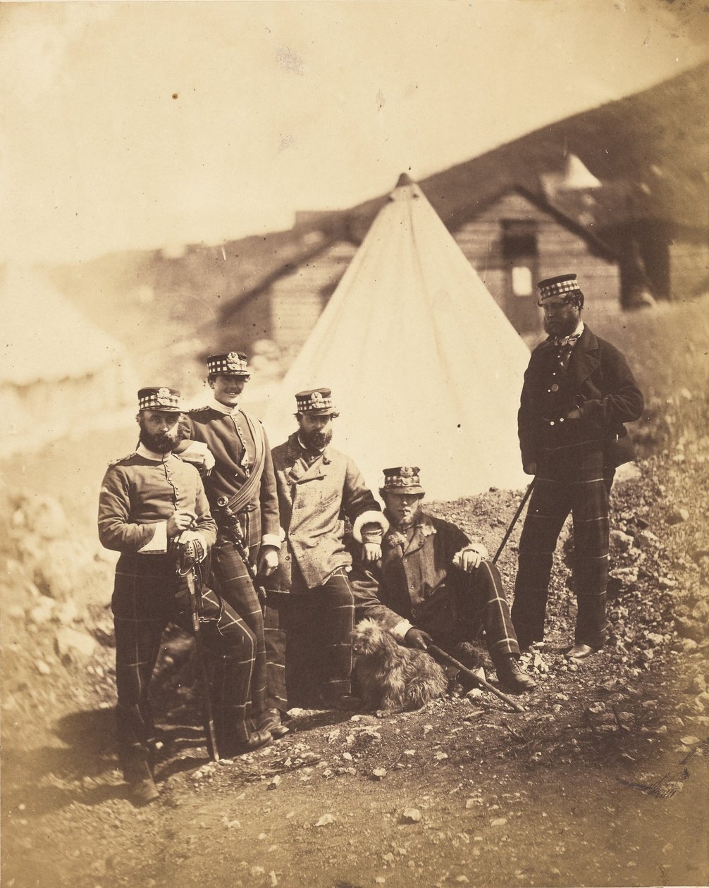 Officerare ur 71st Highlanders av Roger Fenton