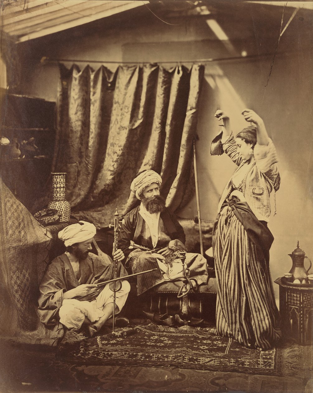 Pascha och bajadär av Roger Fenton